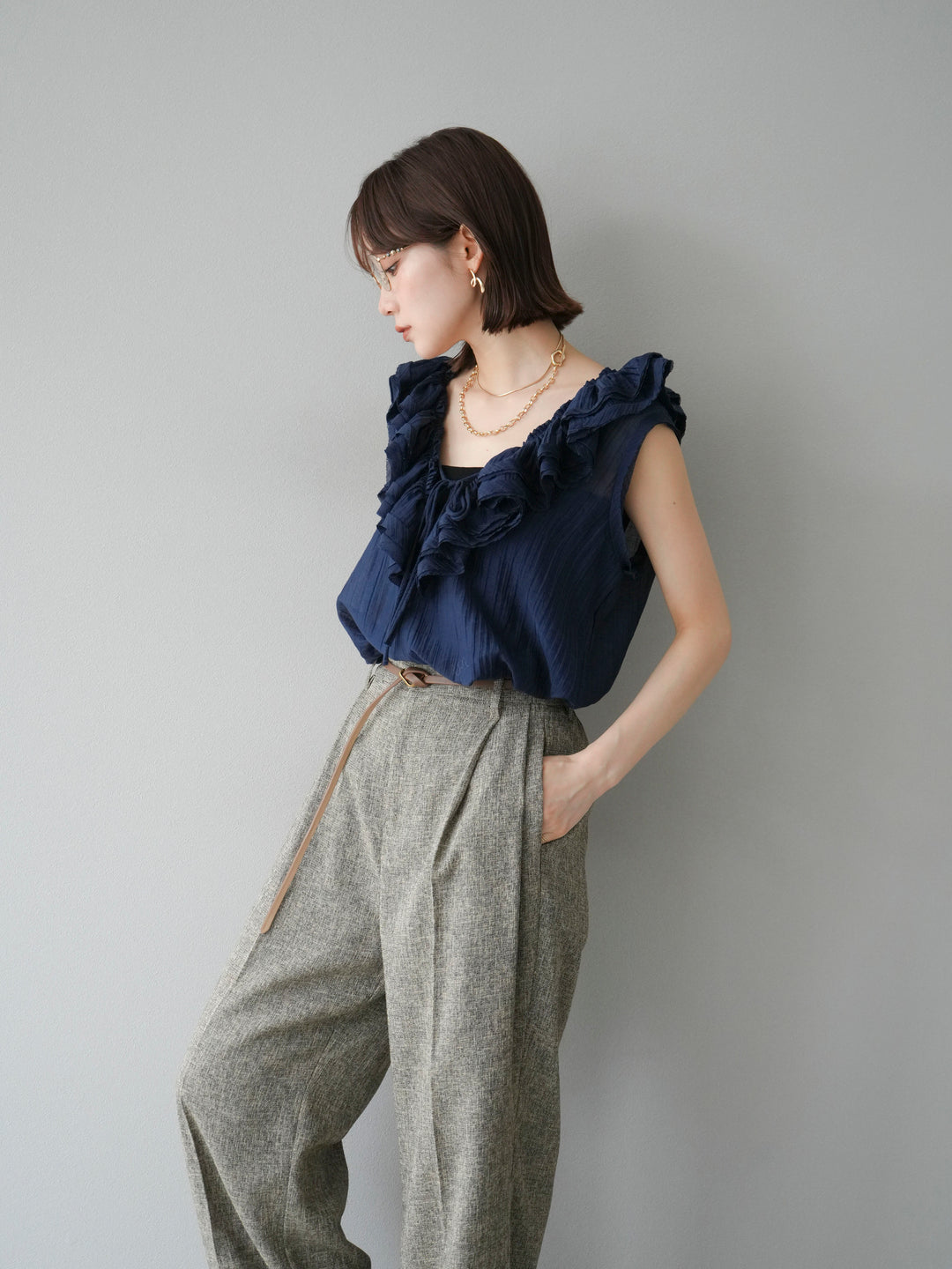 [予約]ワッシャーラッフルノースリーブブラウス/ネイビー