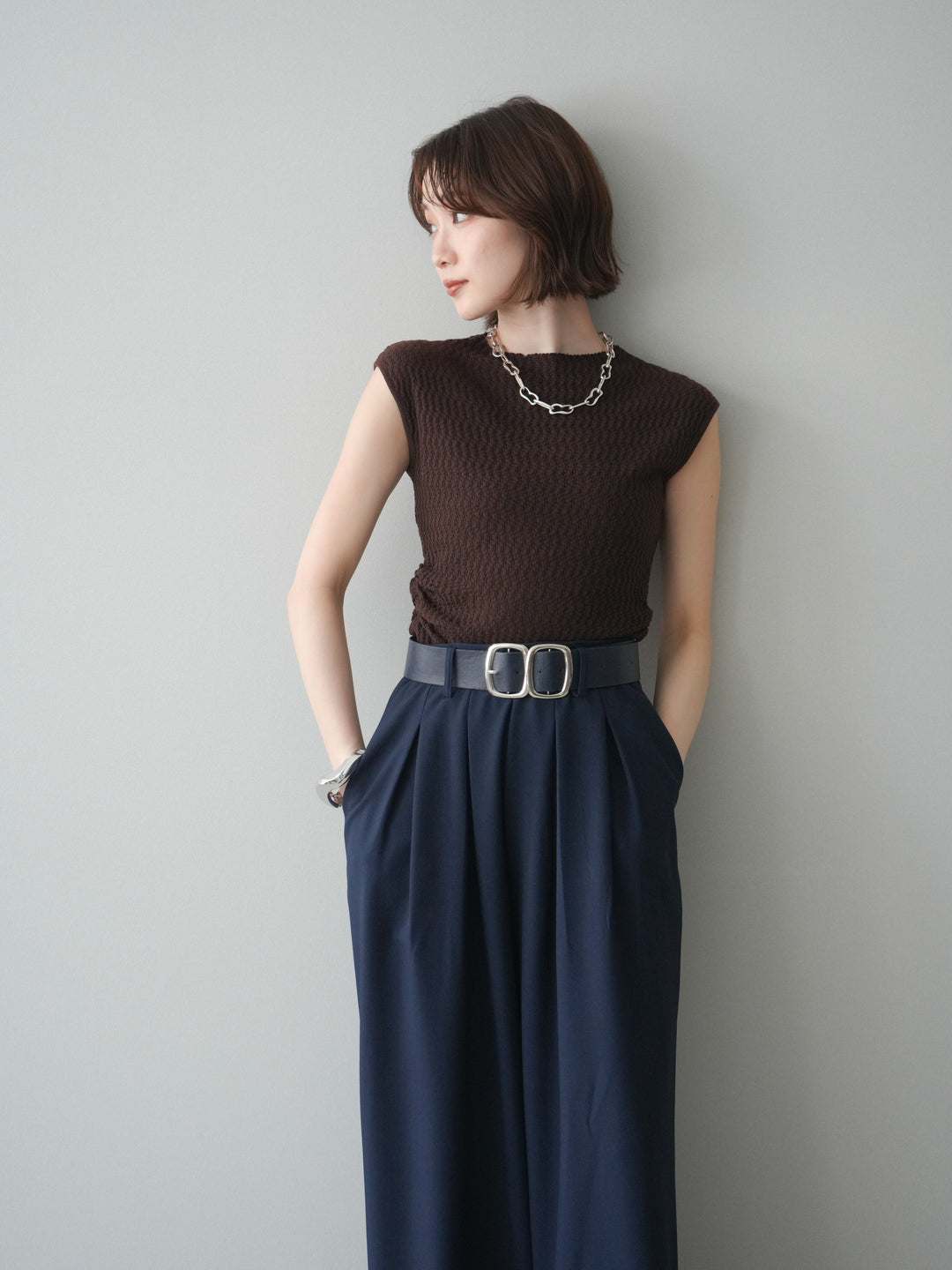 [予約]サイドシャーリングボトルネックノースリーブニットプルオーバー/brown