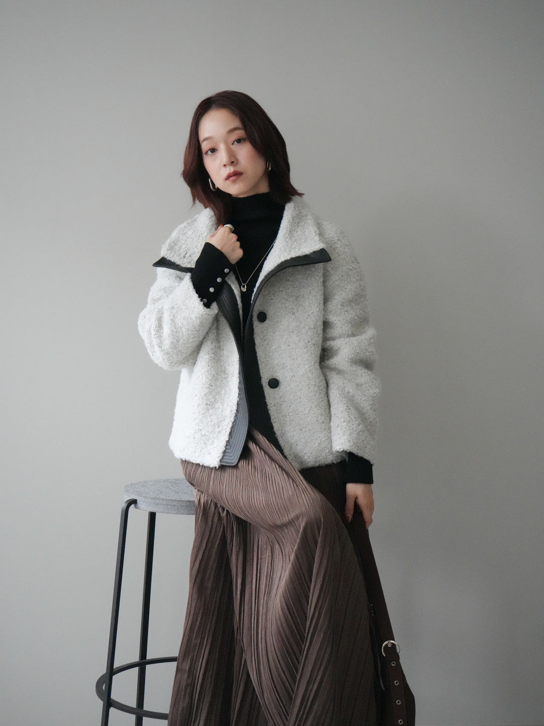 [SET]レザー切替ブークレブルゾン+袖ボタンボトルネックリブニットトップス+裾レーススウェードプリーツマキシスカート(3set)