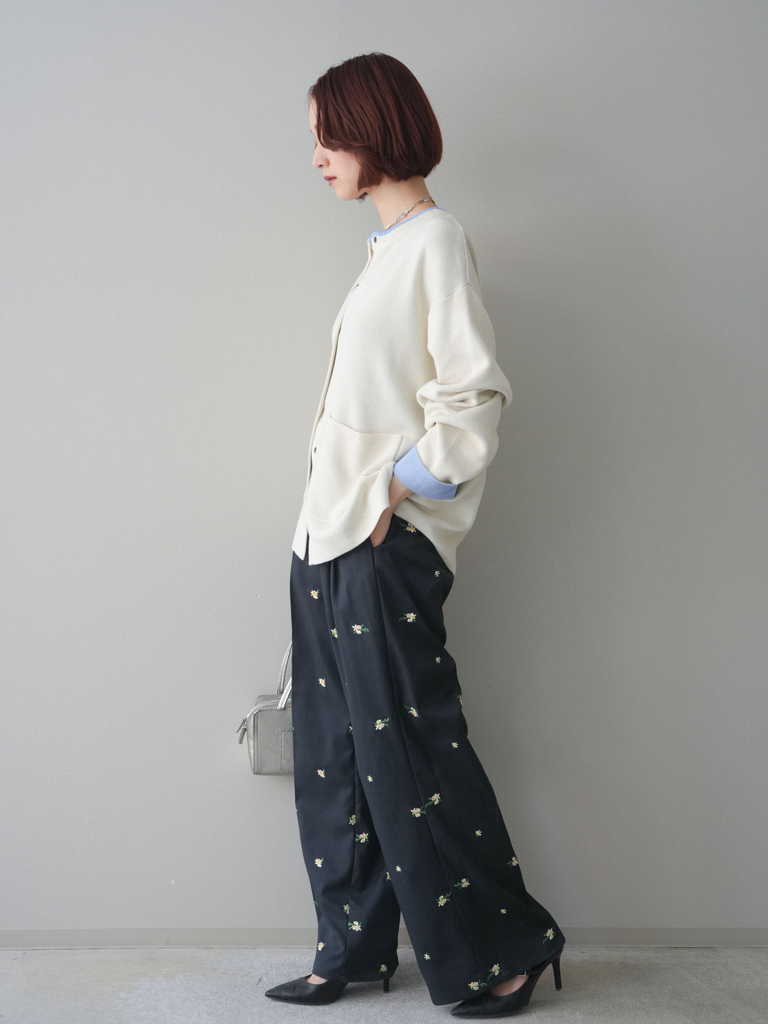 [予約]フラワー刺繍タックパンツ/navy