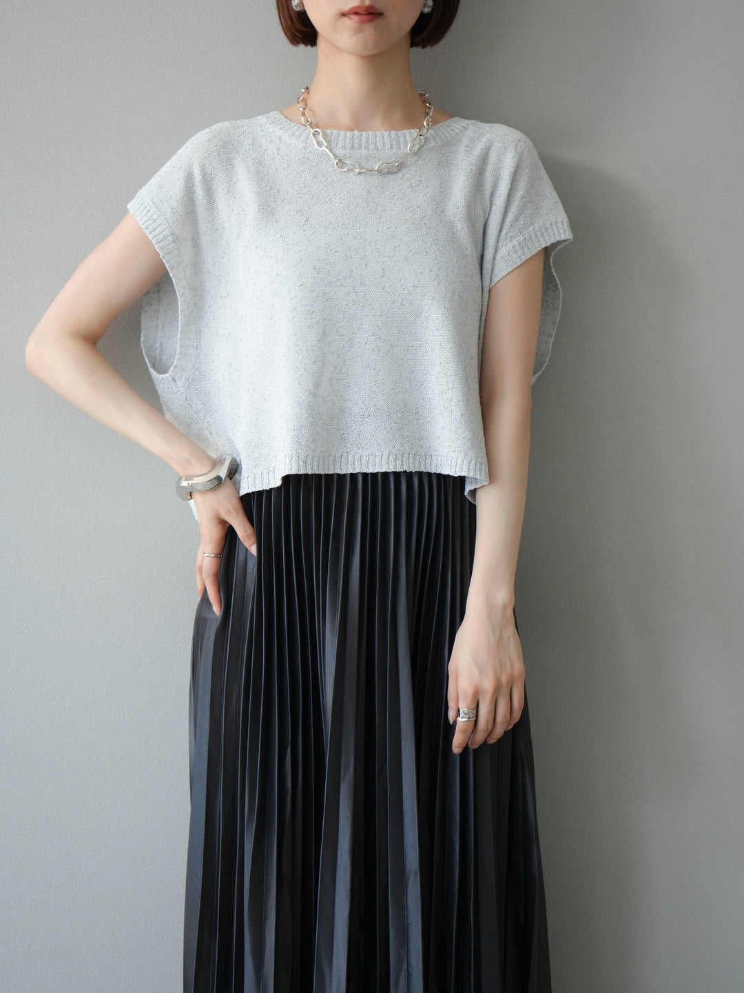 [SET]ネップヤーンクロップドニットベスト+サテンプリーツマキシスカート(2set)