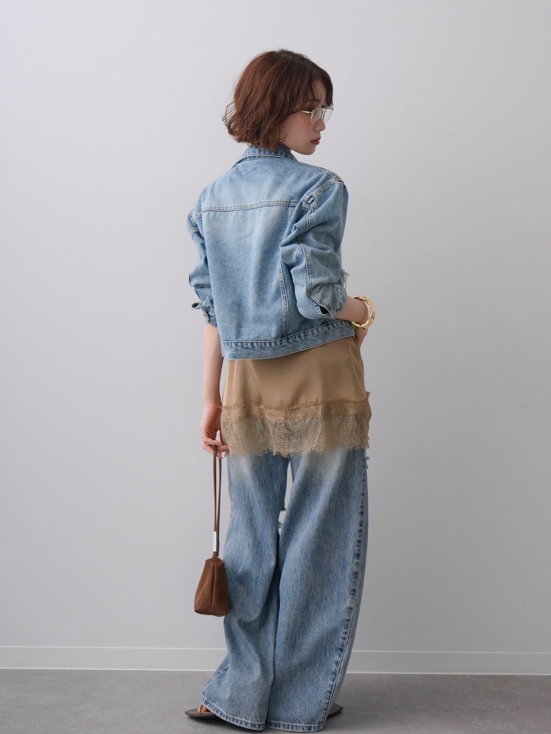 【套裝】雙流蘇口袋牛仔外套+蕾絲邊緞面吊帶背心+破洞牛仔半寬腿褲（三件套）