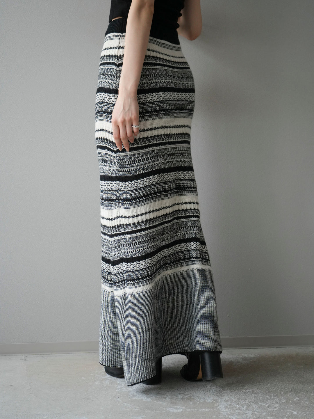[予約]ガーター編みニットロングスカート/ホワイト×ブラック