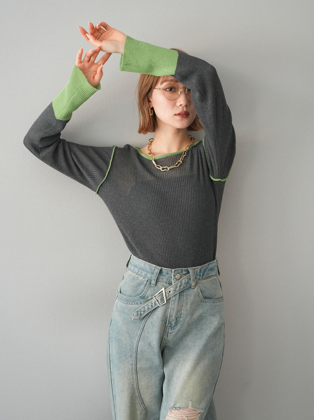 【預購】色彩協調的透明亞麻針織上衣/炭綠色