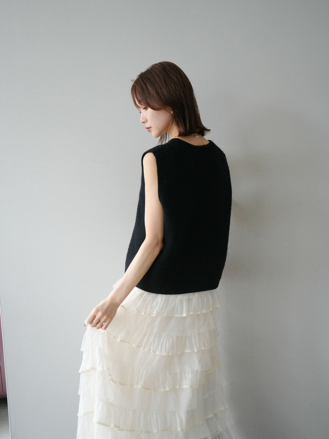 [予約]ゴールドボタンコンパクトニットベスト/ブラック