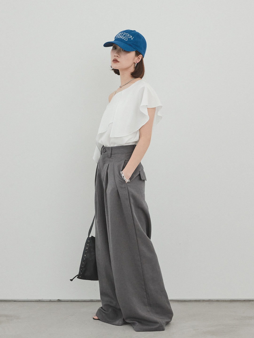 [SET]ワンショルラッフルブラウス+リネンタッチタックワイドパンツ (2set)