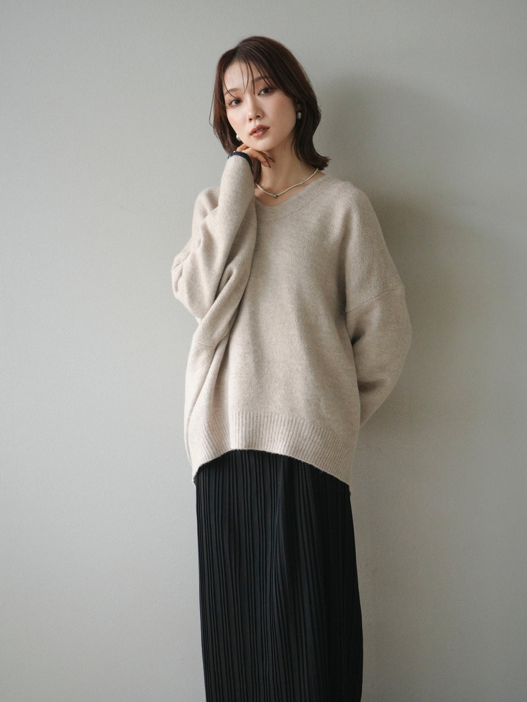 【預購】V領拼色袖針織套頭衫/米色