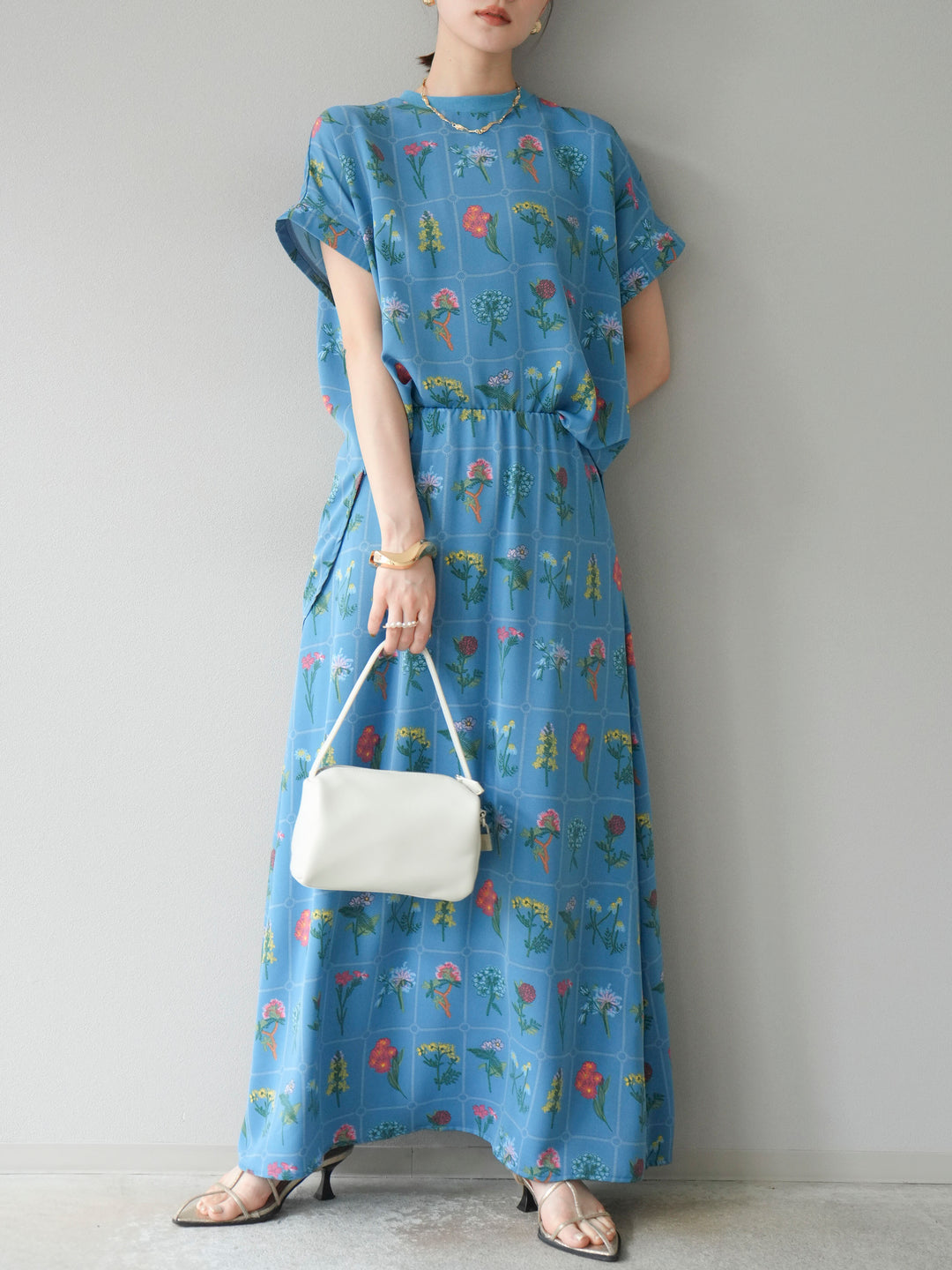 [予約]パッチワークフラワープリントプルオーバー/ブルー