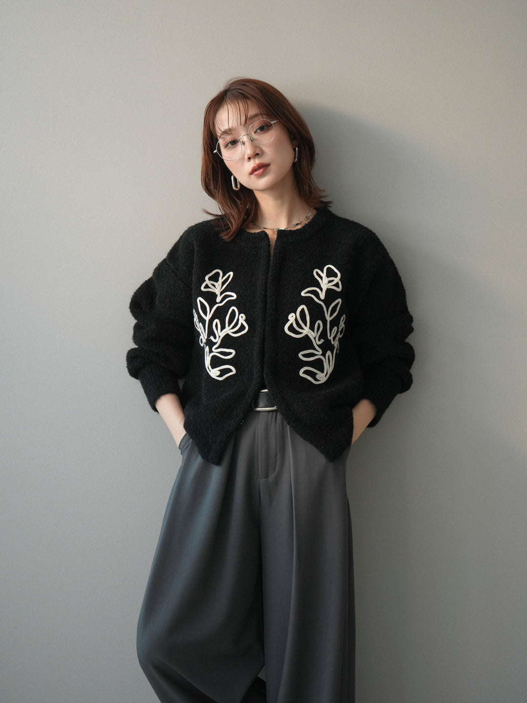 [予約]テープ刺繍ホック開きブークレニットカーディガン/black