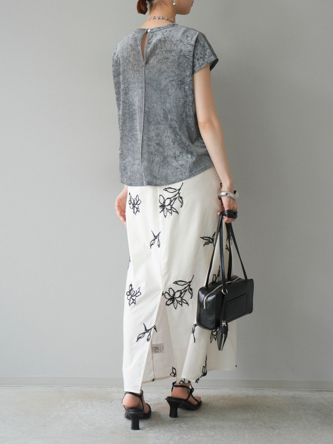 [予約]フラワー刺繍ナロースカート/ホワイト