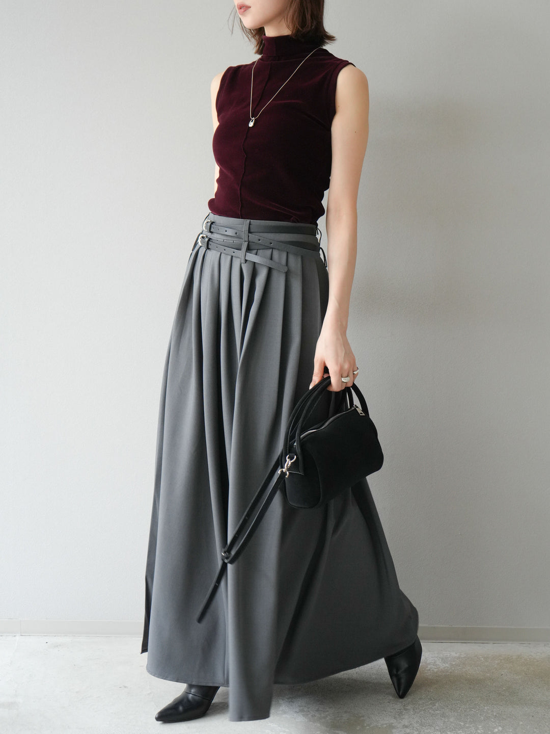 [SET]シアーベロアプチネックノースリーブトップス+エステルプリーツスリットスカート(2set)