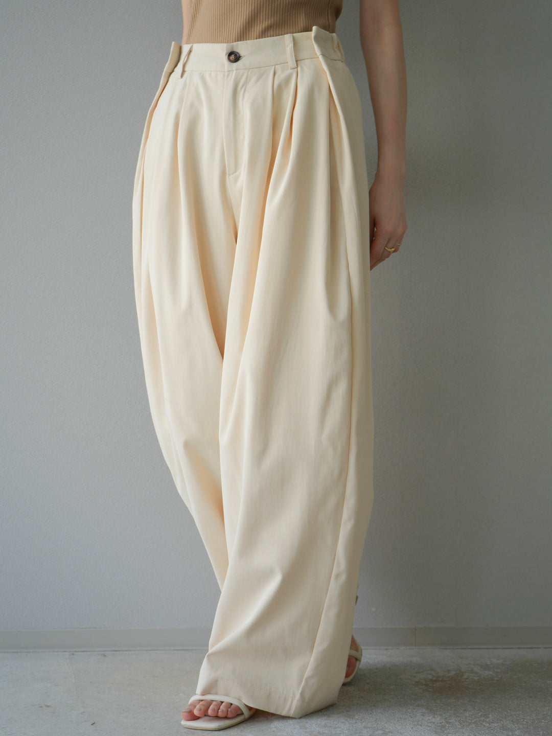 [予約]タックデザインワイドパンツ/アイボリー