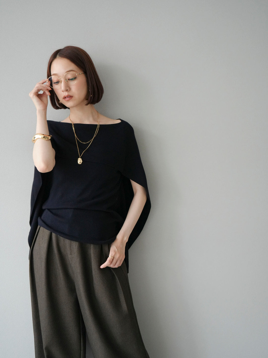 [予約]マントデザインスリットドルマンニット/ネイビー