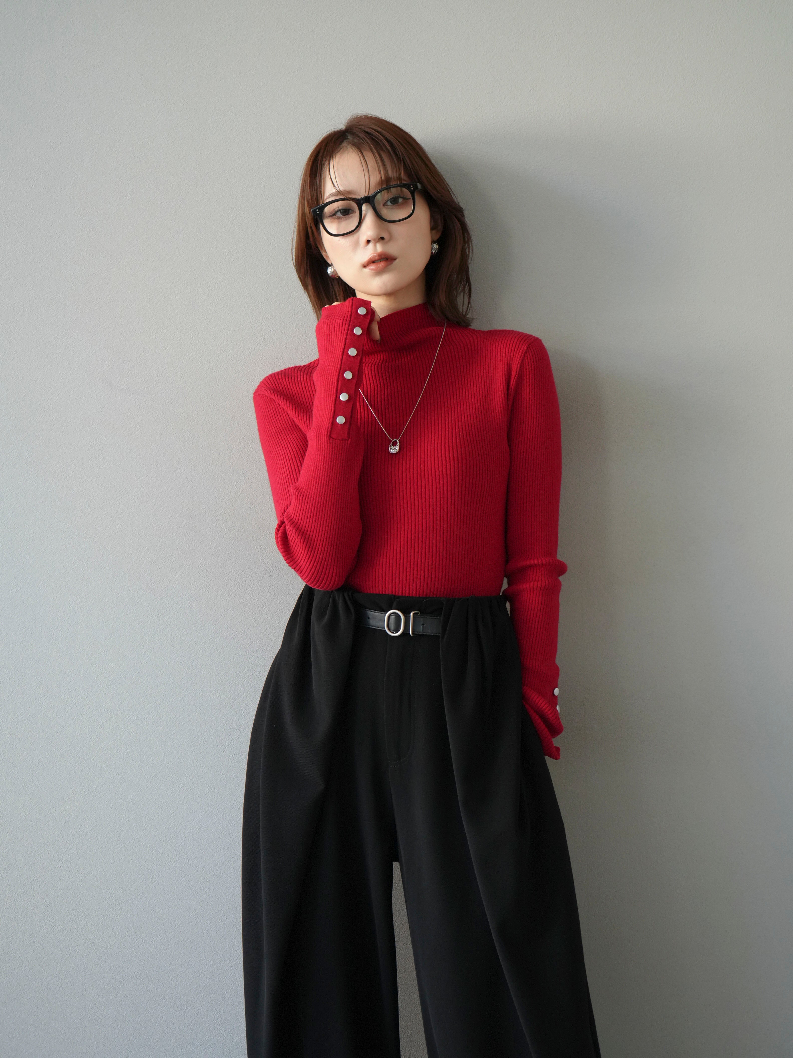 予約]袖ボタンボトルネックリブニットトップス/レッド – Lumier