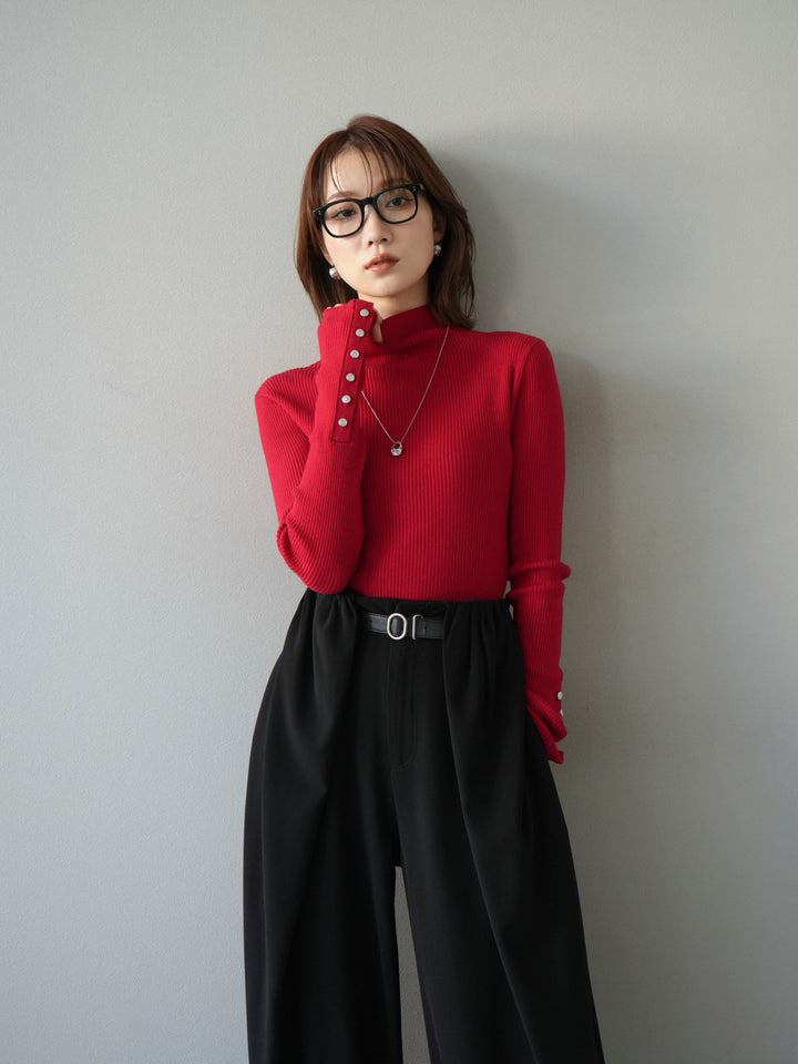 [予約]袖ボタンボトルネックリブニットトップス/レッド
