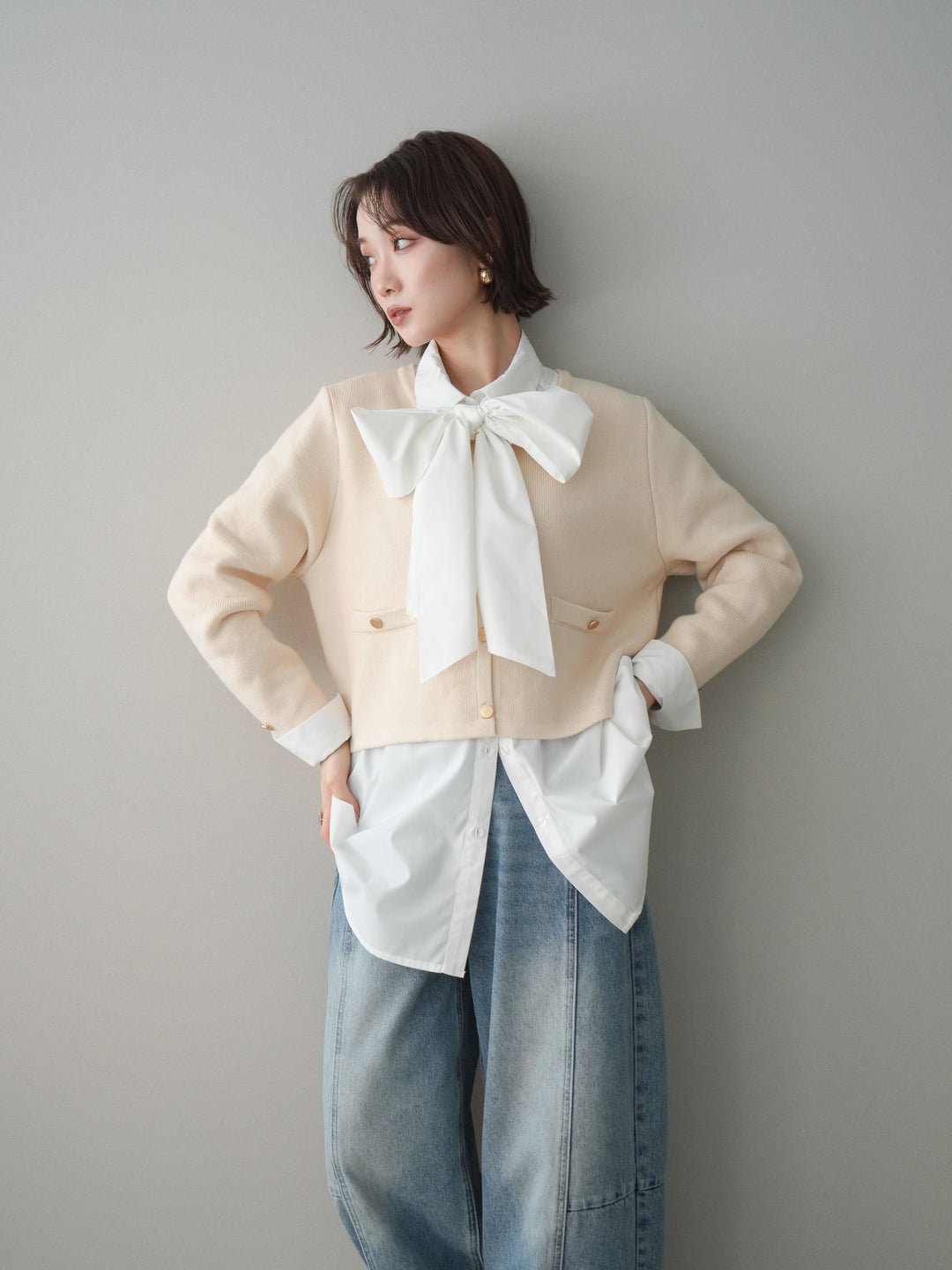 [SET]ゴールドボタンノーカラーニットジャケット+ボウタイ付オーバーシャツ(2set)