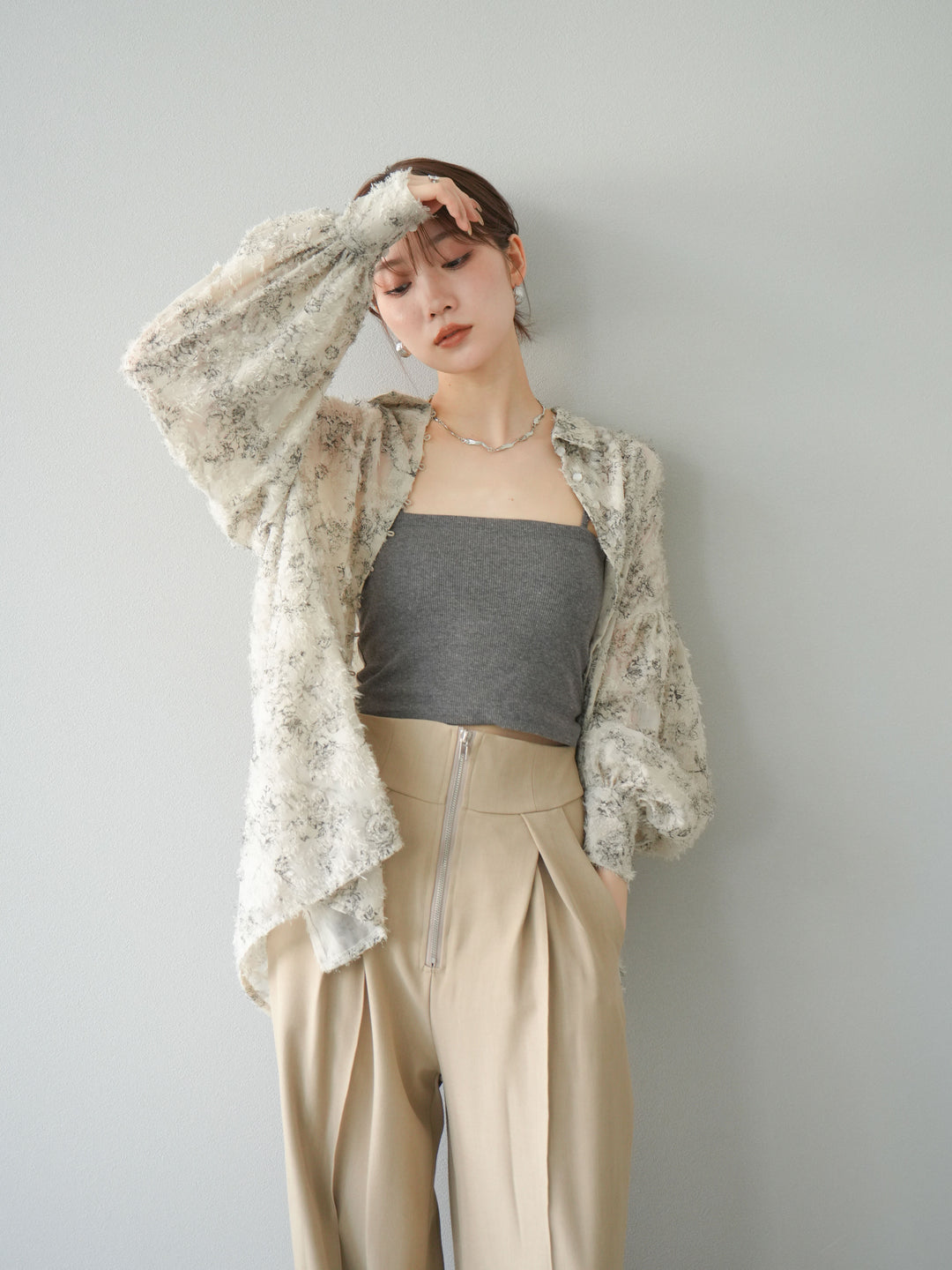 [予約]ニュアンスフリンジジャガードボリュームスリーブブラウス/ベージュ