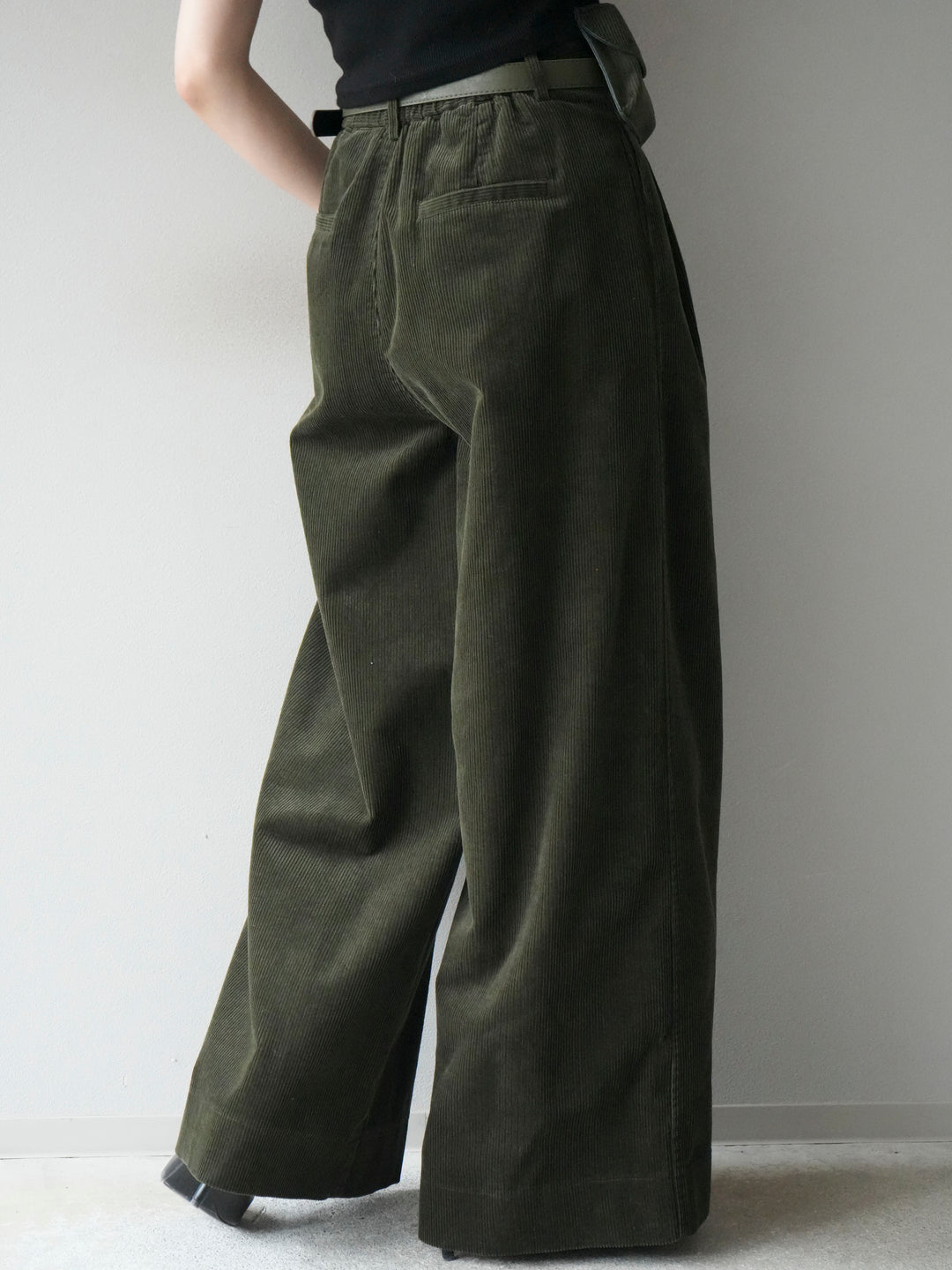[予約]ベルト付コーデュロイワイドパンツ/green