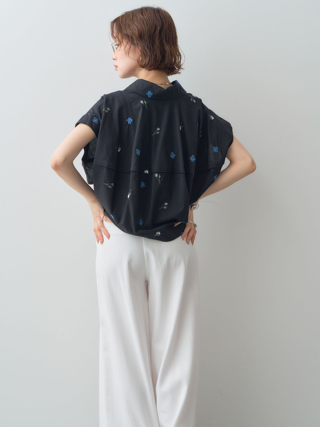 【套裝】花卉刺繡燈籠無袖襯衫+腰帶設計環扣闊腿褲（兩件套）