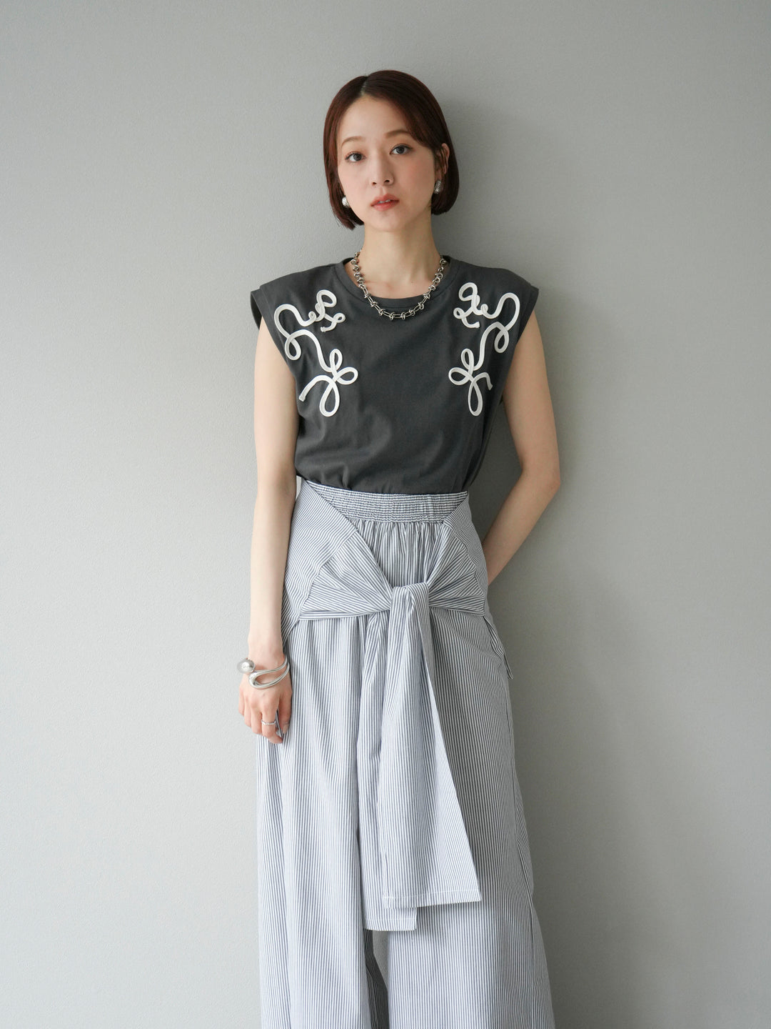 [SET]コード刺繍フレンチスリーブTシャツ+ウエスト巻きストライプイージーパンツ(2set)