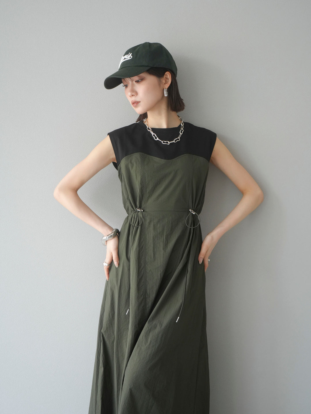 [SET] 剪裁對接尼龍洋裝 + 可選飾品套裝 (2 套)