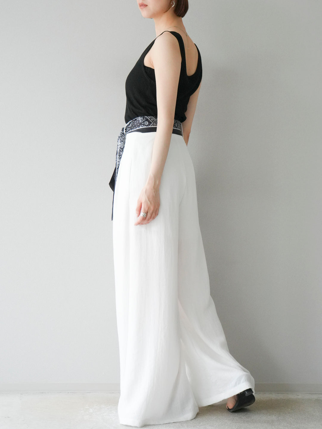 [予約]スカーフベルト付3タックワイドパンツ/オフ