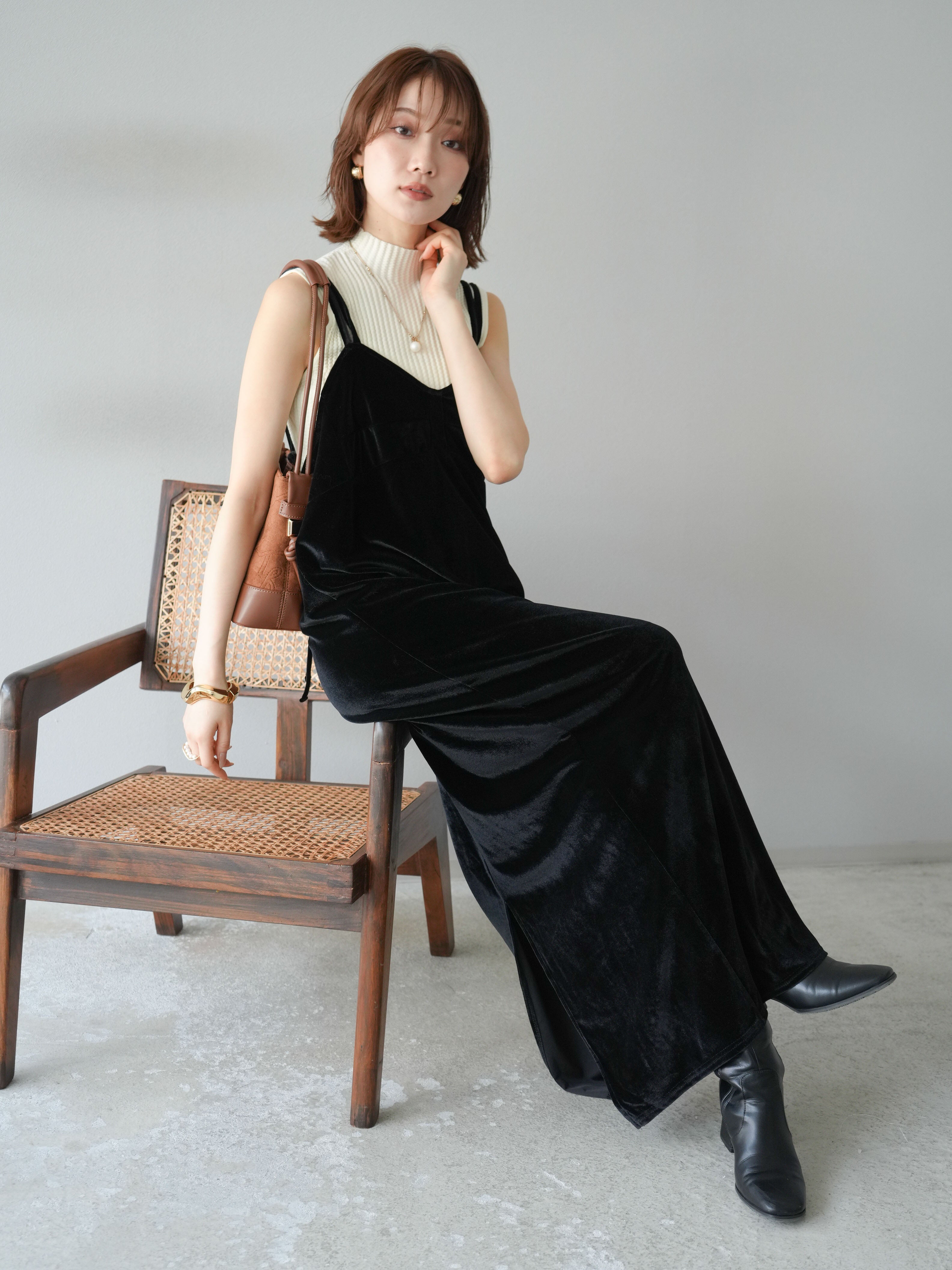 予約]ベロアビスチェキャミワンピース/ブラック – Lumier