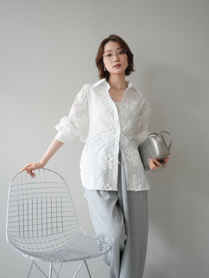 [予約]バックリボンフラワーエンブロイダリーシャツ/white