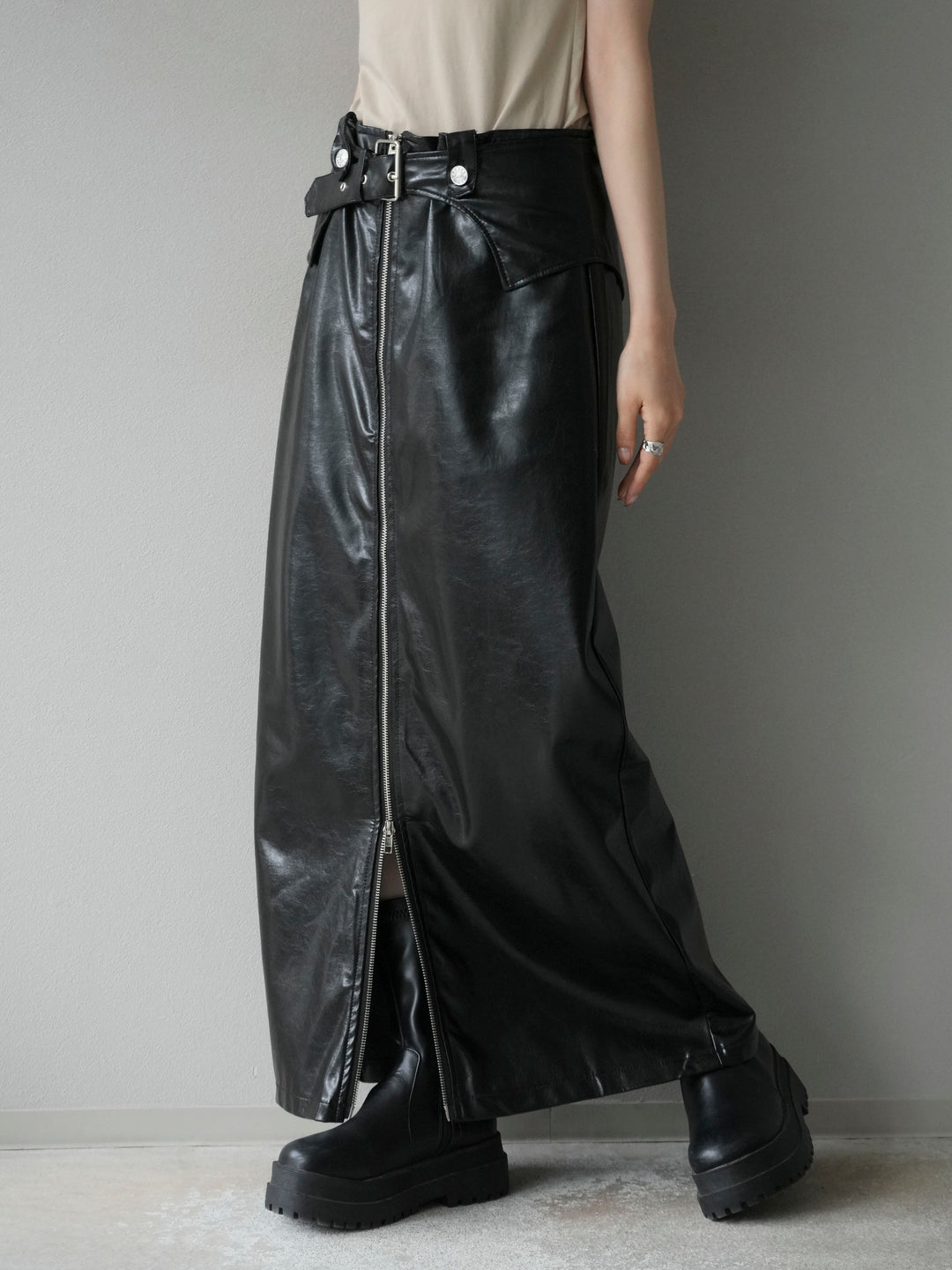 [予約]ベルトデザインレザータッチZIPタイトスカート/ブラック