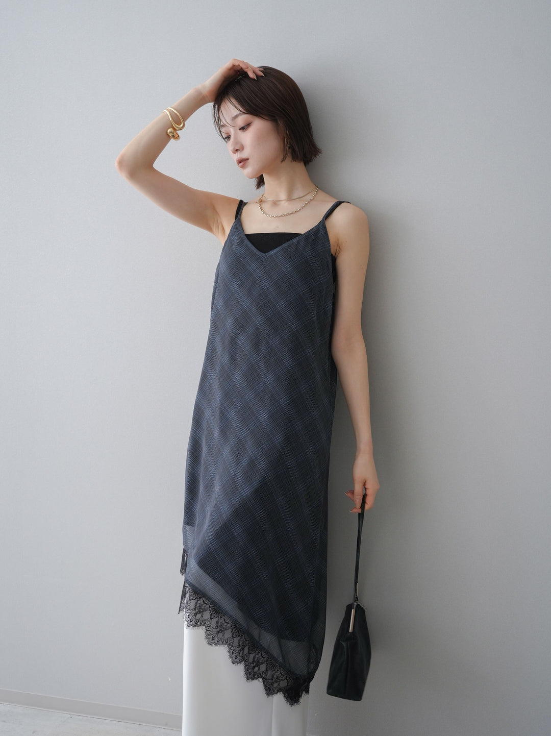 [予約]アシンメトリーチェック柄レースキャミソール/black