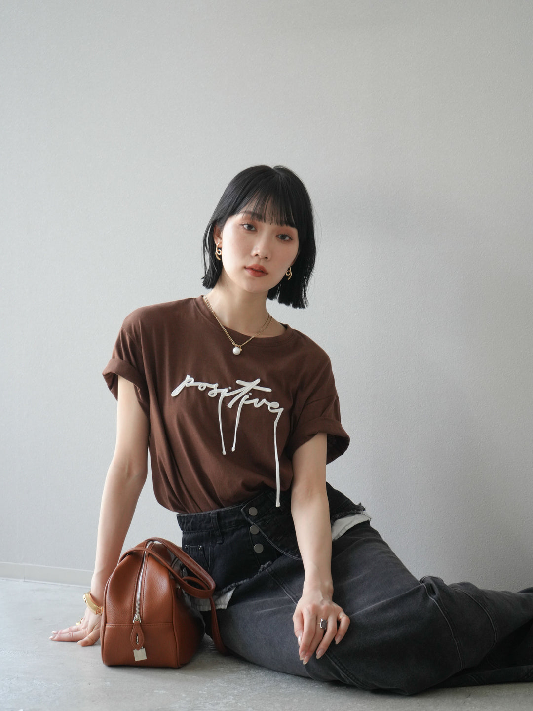 [予約]コード刺繍ロゴTシャツ/ブラウン