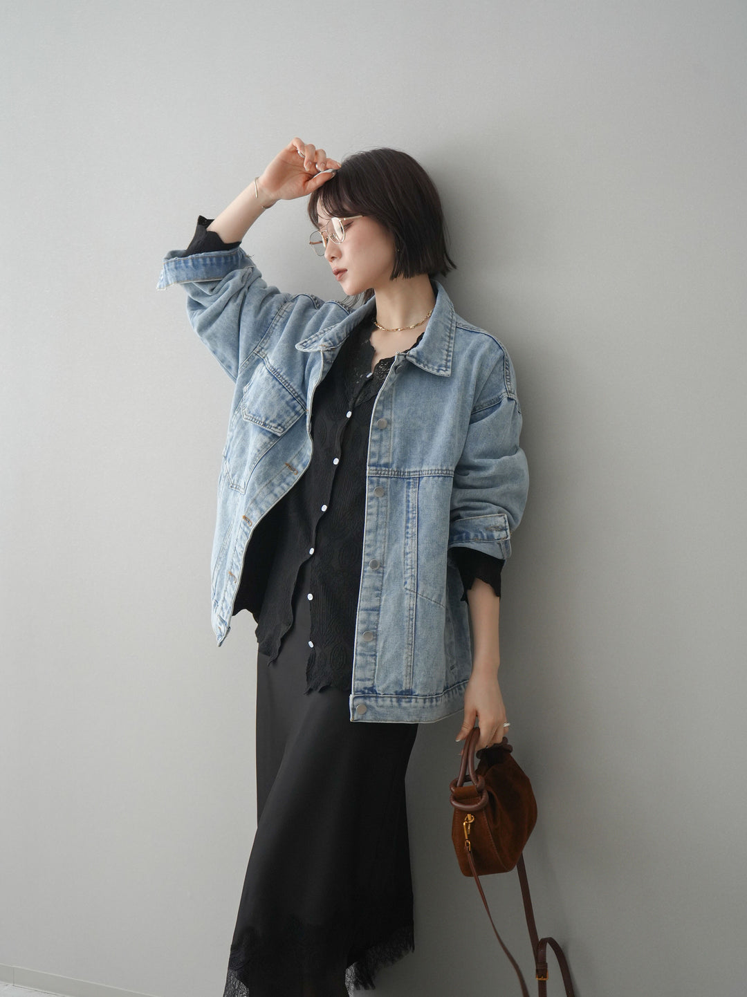 [SET]デザインBIGポケットオーバーデニムジャケット+レースネックジャガードニットカーディガン+サテンライクアシメレーススカート+センターシームフレアパンツ(4set))