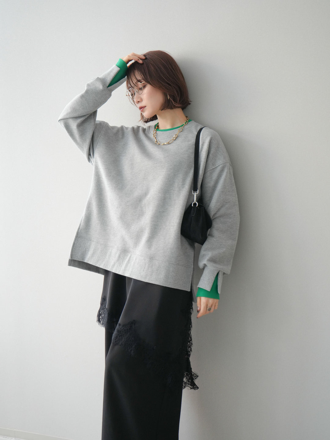 [SET]配色レイヤードデザインスエットプルオーバー+アシンメトリーサテンレースキャミソール(2set)