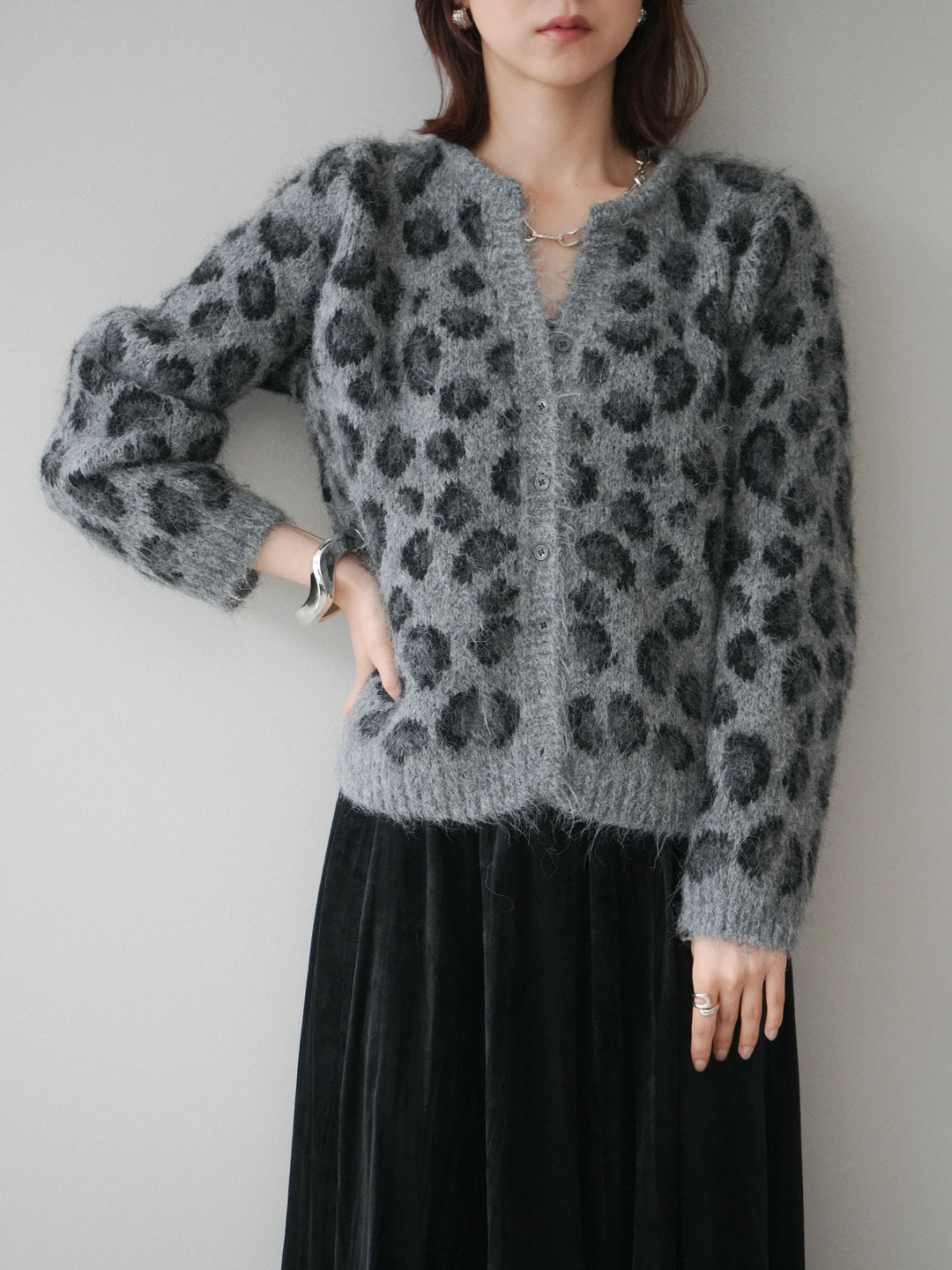 [SET]モヘアタッチレオパード柄ニットカーディガン+ワッシャーベロアプリーツスカート(2set)