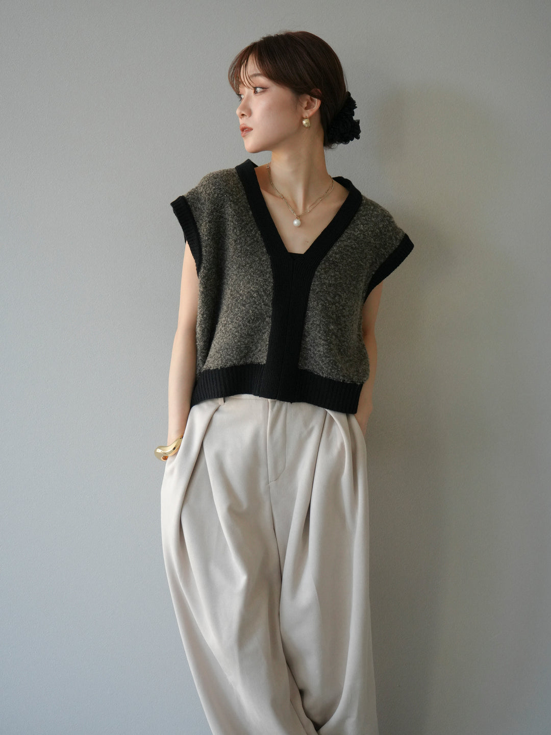 [予約]ブークレバイカラーニットベスト/チャコール