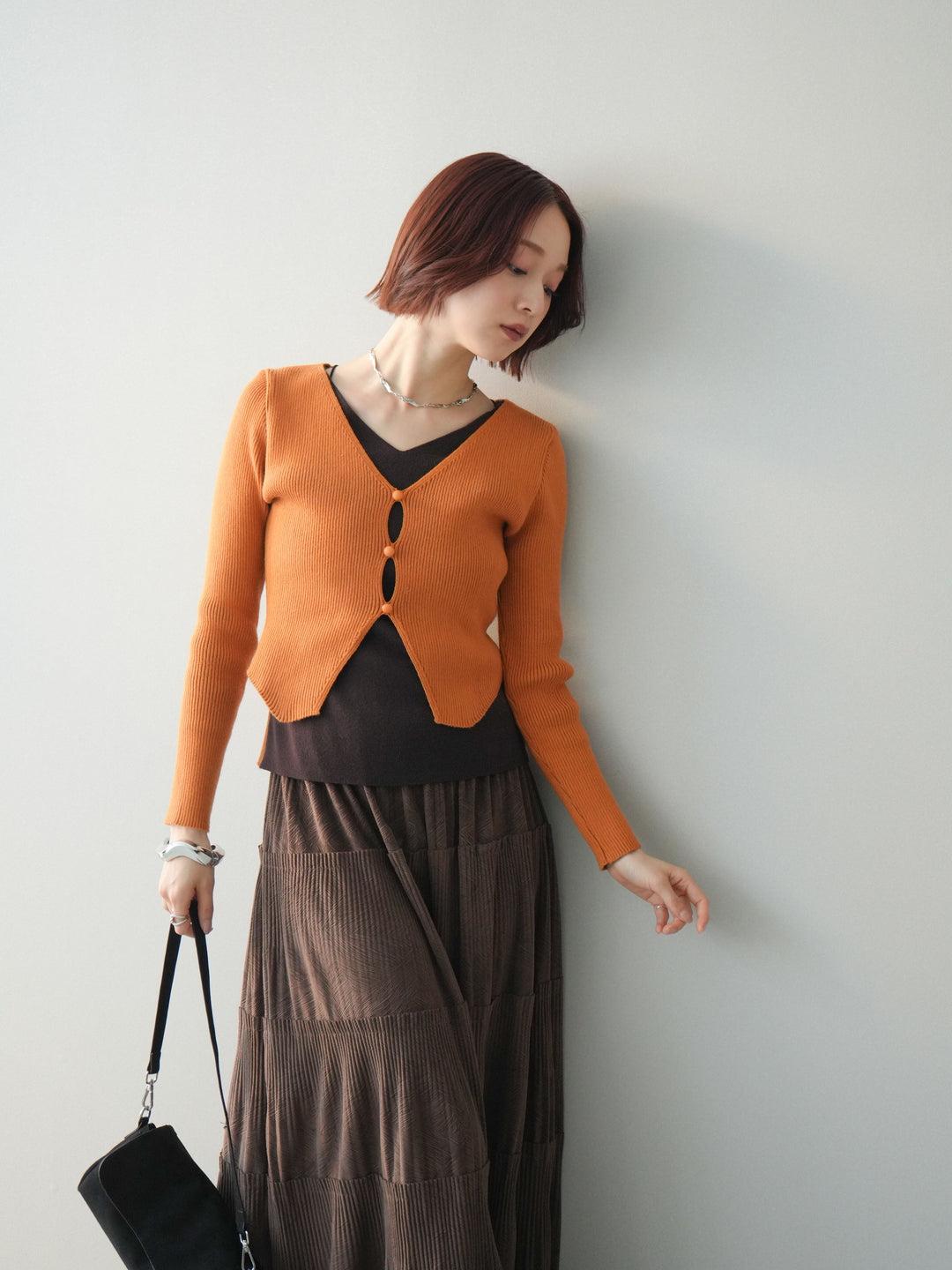 [SET]Vネック配色レイヤードスリットニットトップス+型押しスエードティアードプリーツスカート(2set)