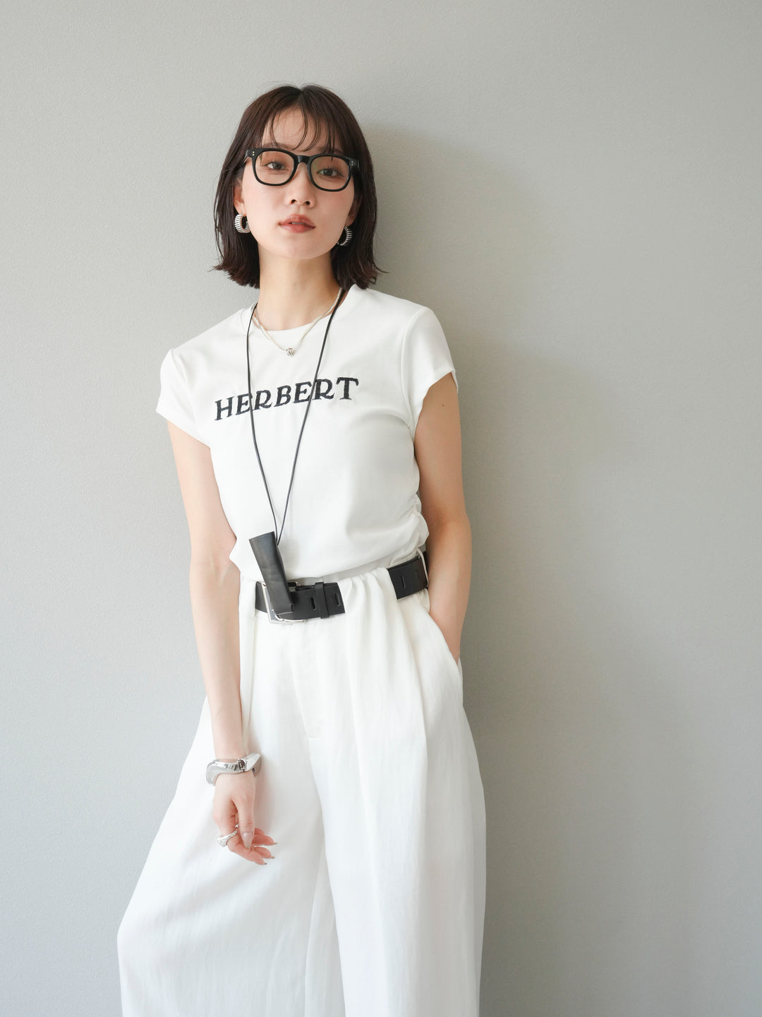 [予約]刺繍ロゴTシャツ＆レザーポーチネックレスSET /ホワイト