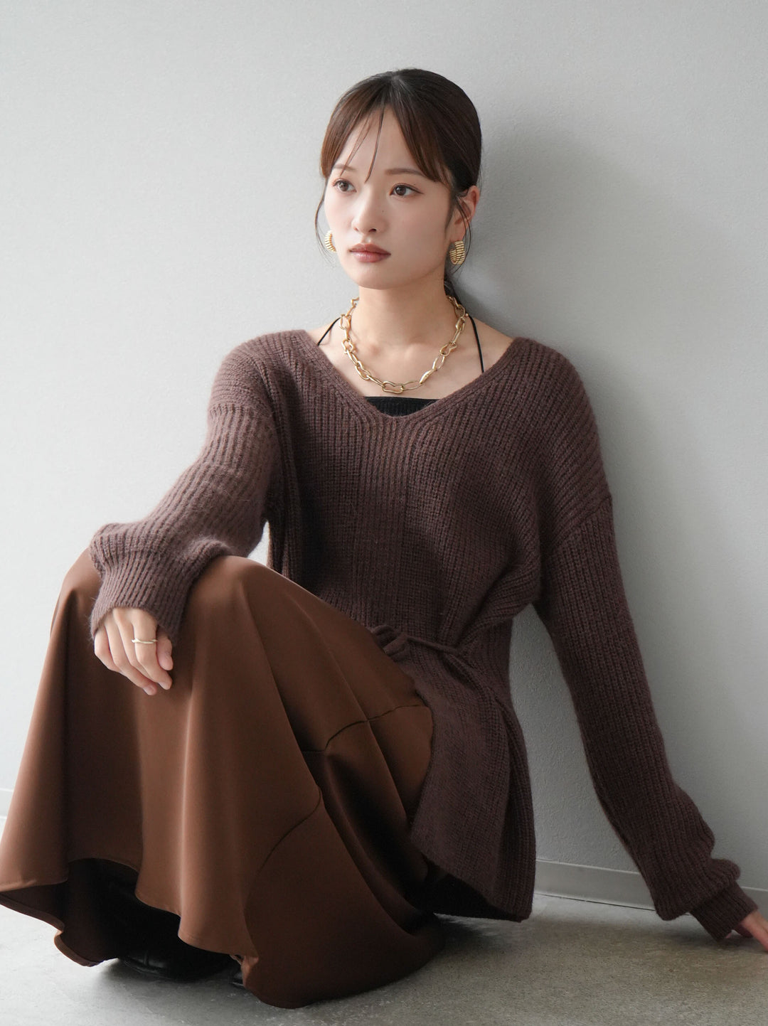 [予約]フロントスリットVネックニットプルオーバー/ブラウン
