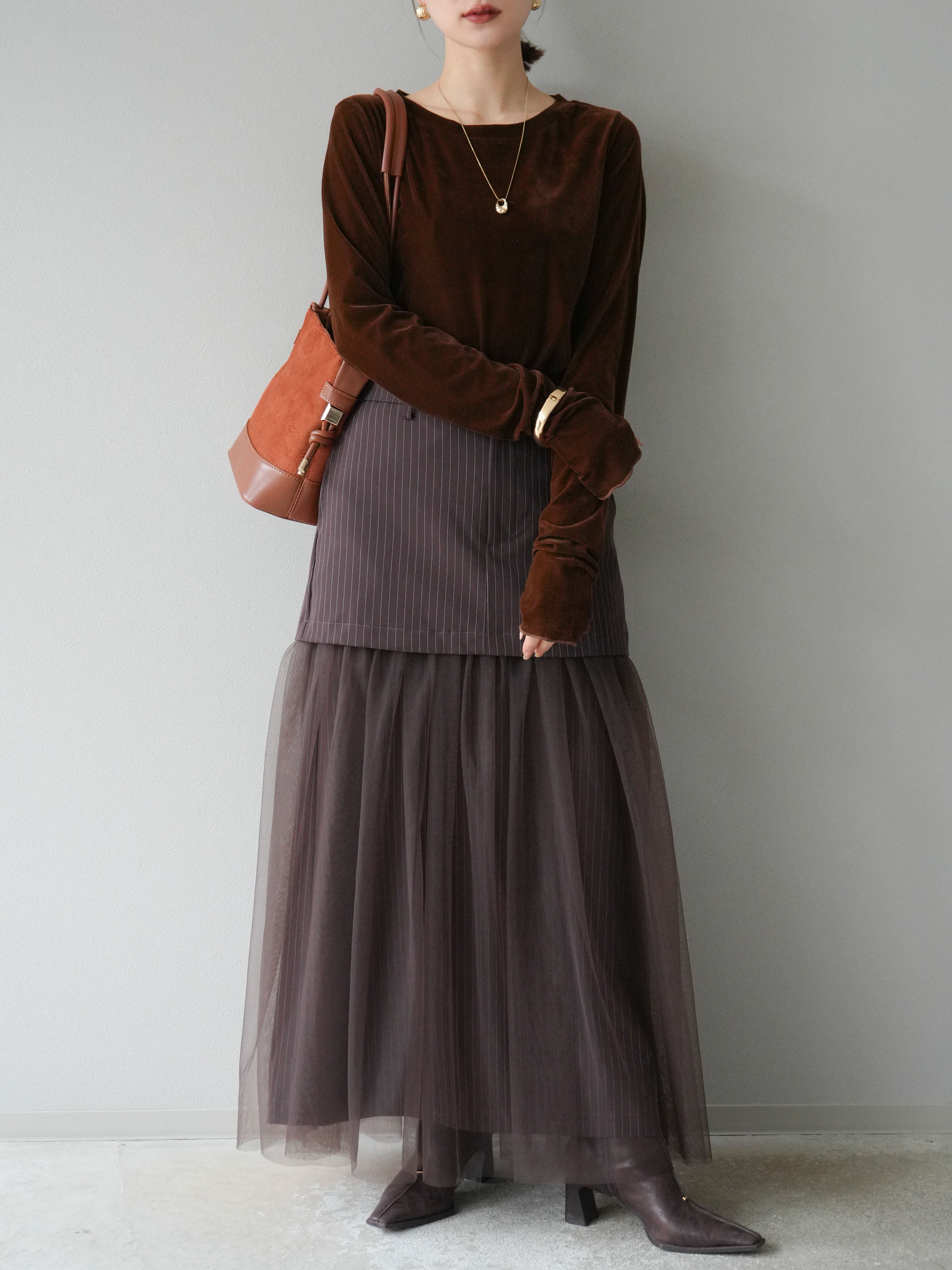 予約]シアーベロアフィンガーホールトップス/ブラウン – Lumier