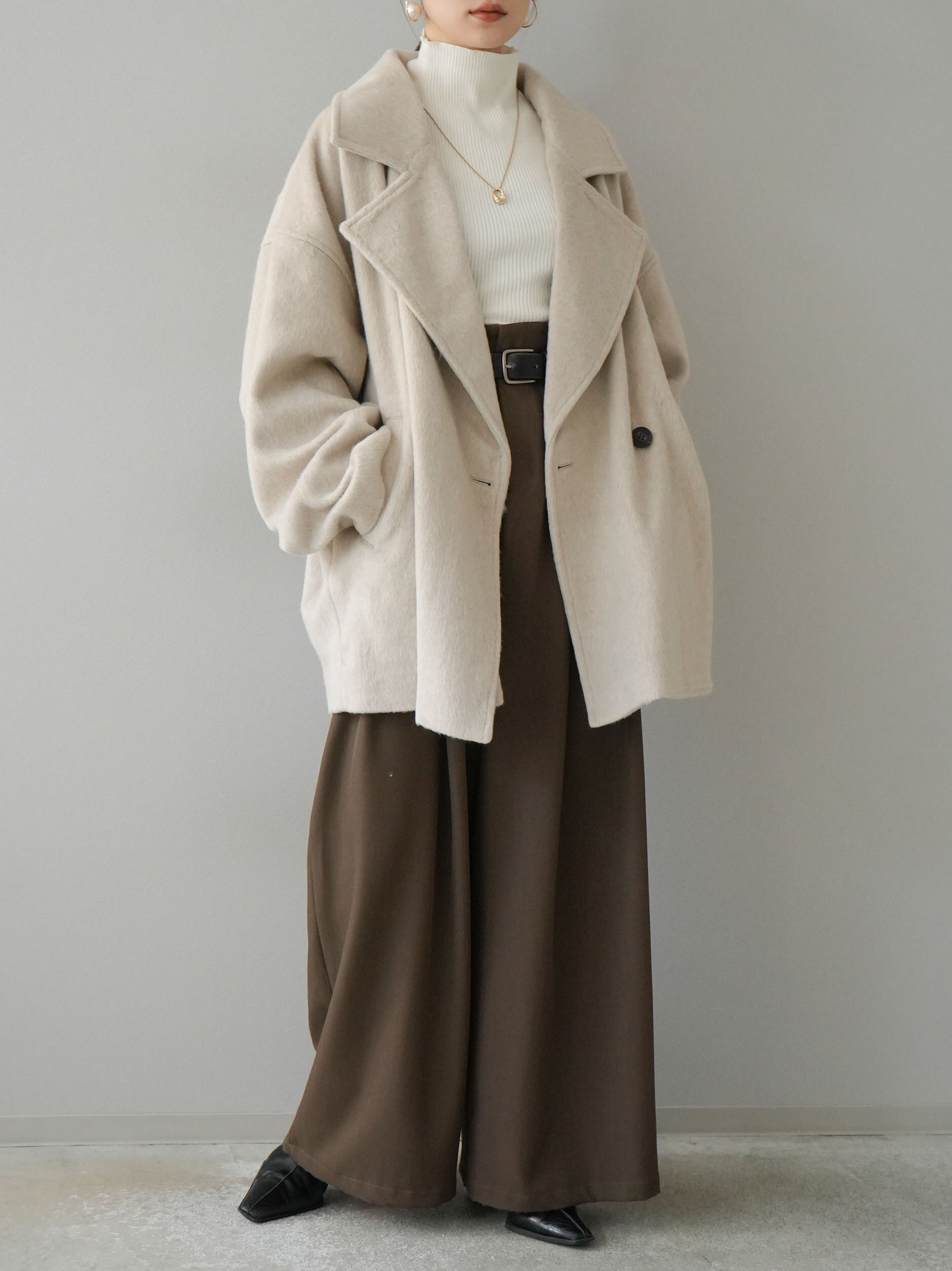 美品lumierリュミエ　オーバーサイズ　フェイクビーバーミドルコート ベージュ SET]フェイクビーバーミドルコート+ベルト付ウールタッチワイドパンツ