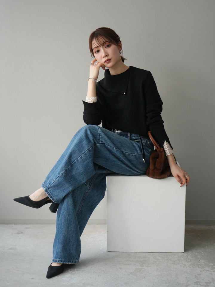 【預購】袖口蕾絲珍珠裝飾撞色針織上衣 / 黑色