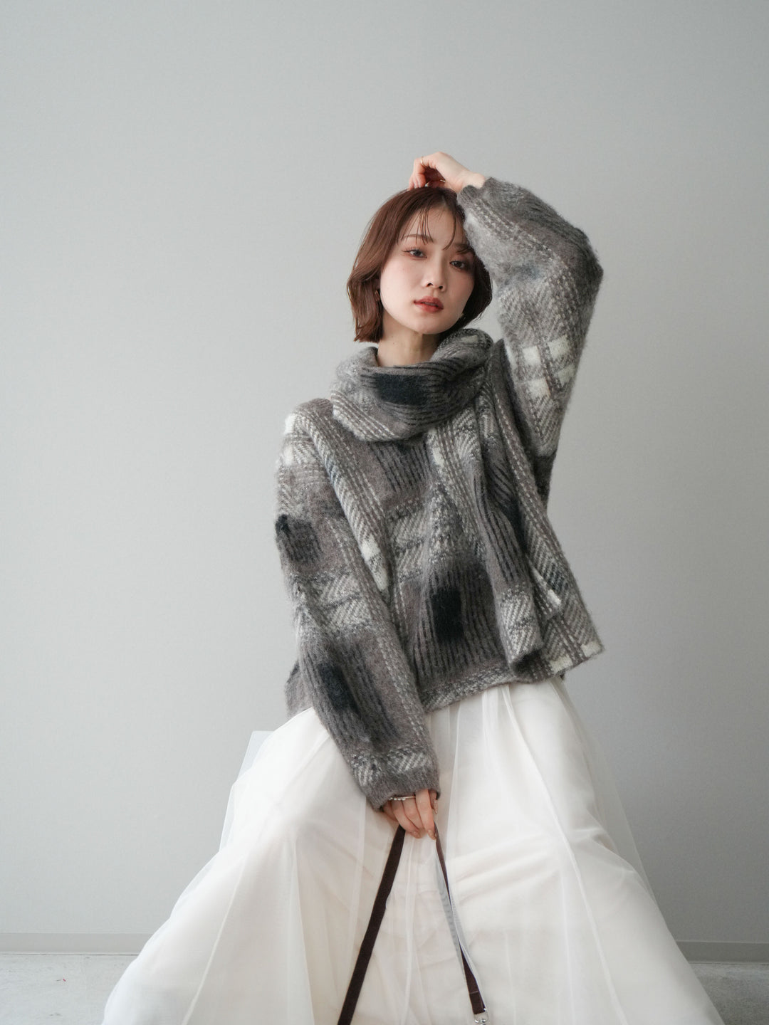 [予約]ストール付シャギーチェックニットプルオーバー/brown