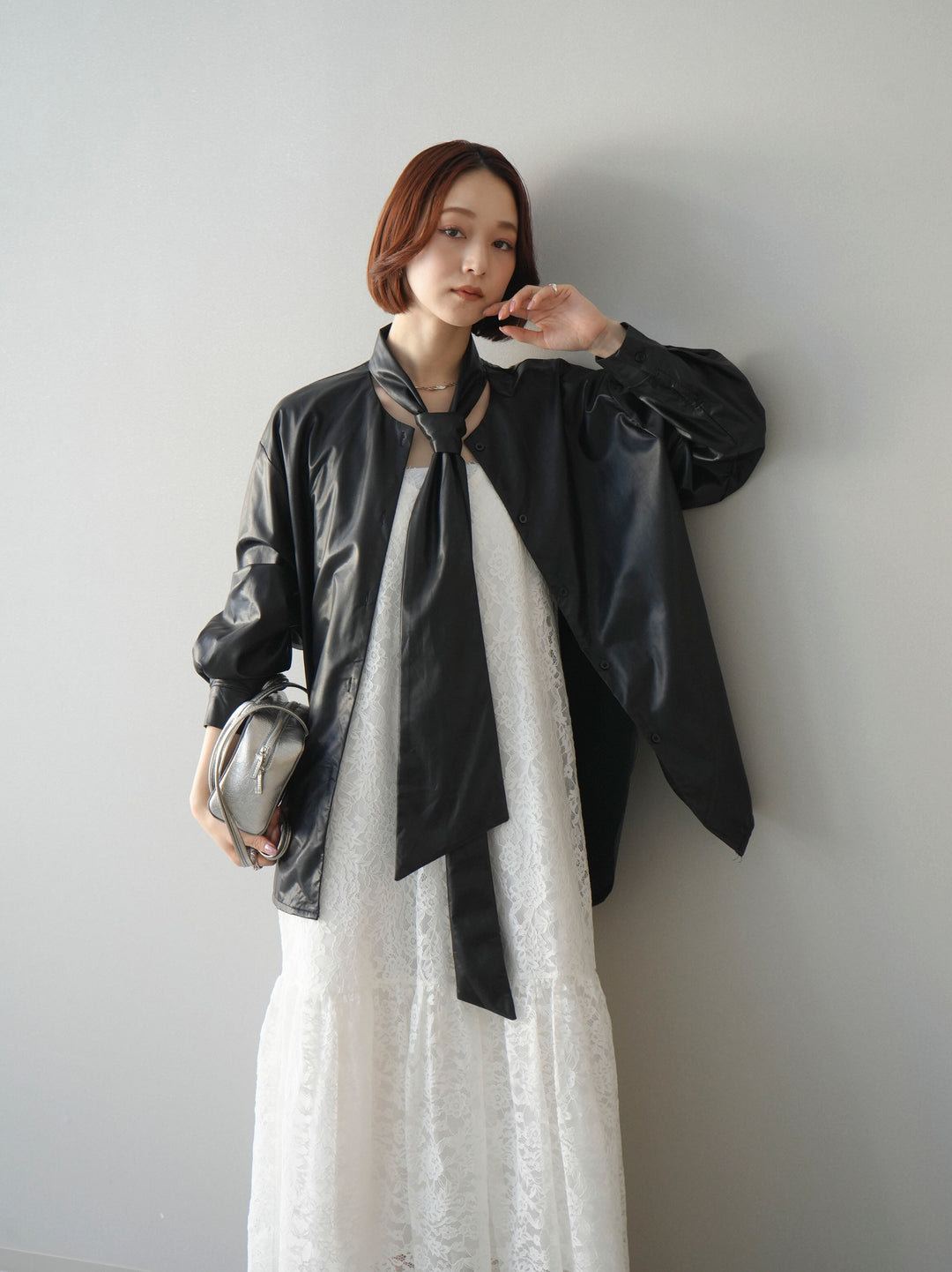 [SET]ギャザー切替レースキャミワンピース+フェイクレザーボウタイブラウス(2set)