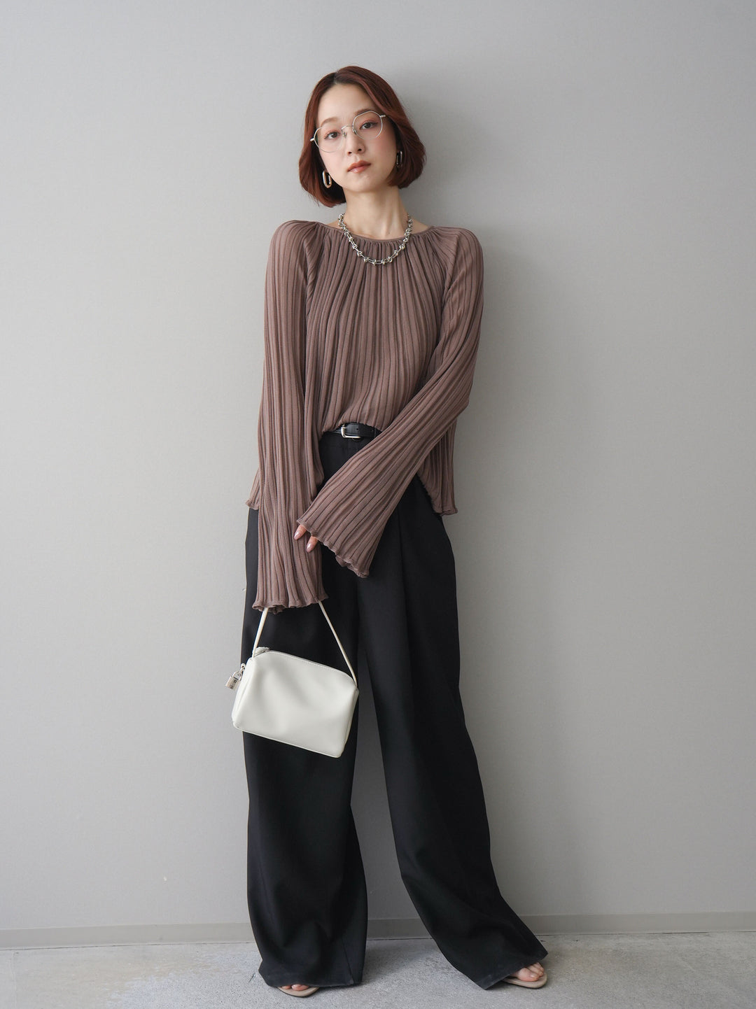 [SET]プリーツシアーフレアスリーブニットトップス+ベルト付キーホルダーモチーフワイドパンツ(2set)