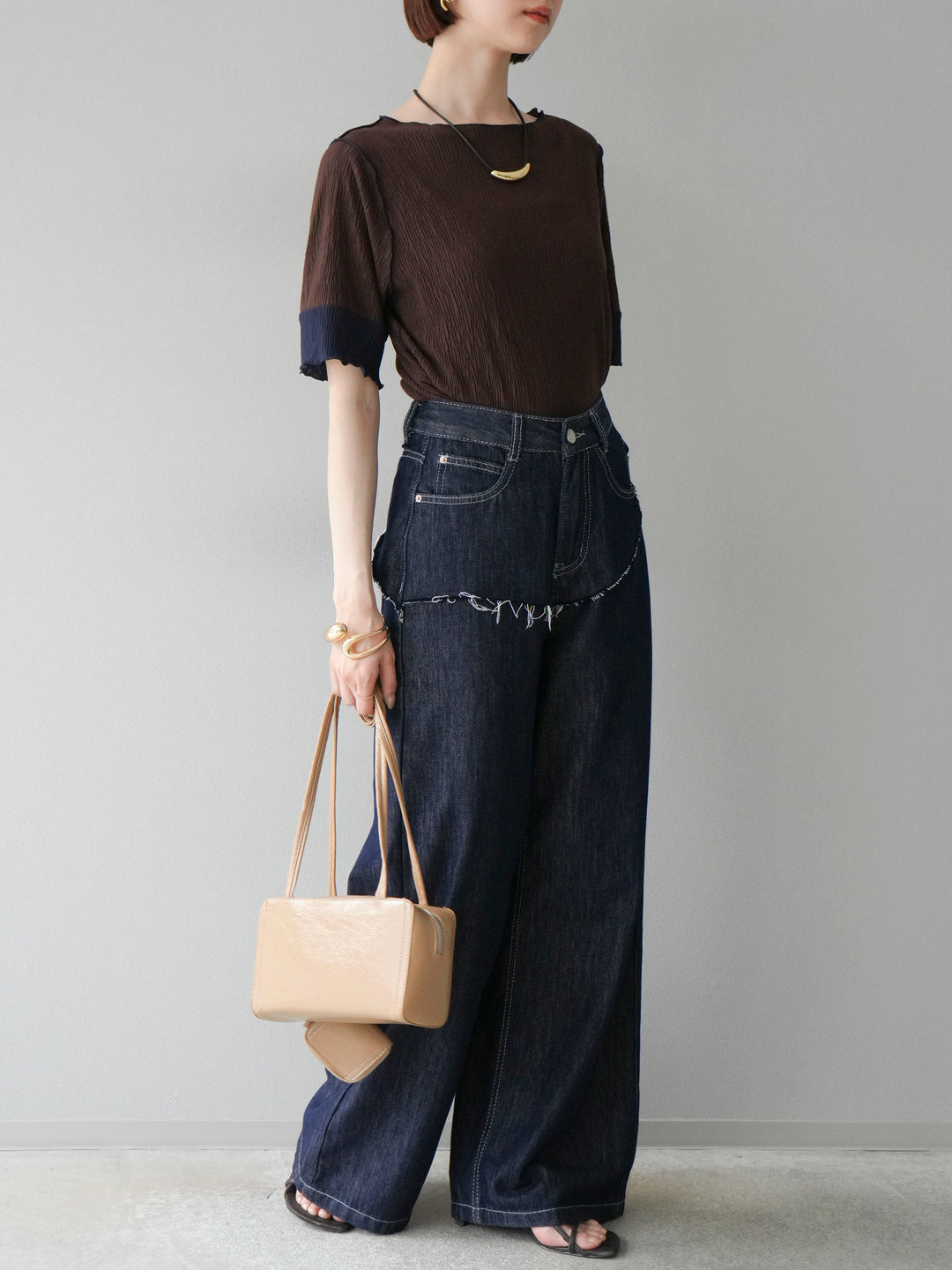 [SET] 百褶同色船領套頭衫 + 臀部設計牛仔褲（2 件組）