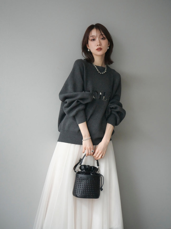 [予約]スウェットライクビーズロゴ刺繍ニットプルオーバー/charcoal