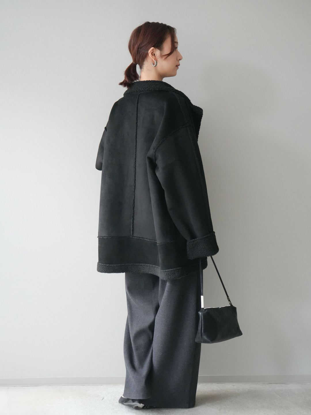 [SET]スタンドネックフェイクムートンミディアムコート+アニマル柄ベルト付きウールタッチワイドパンツ(2set)