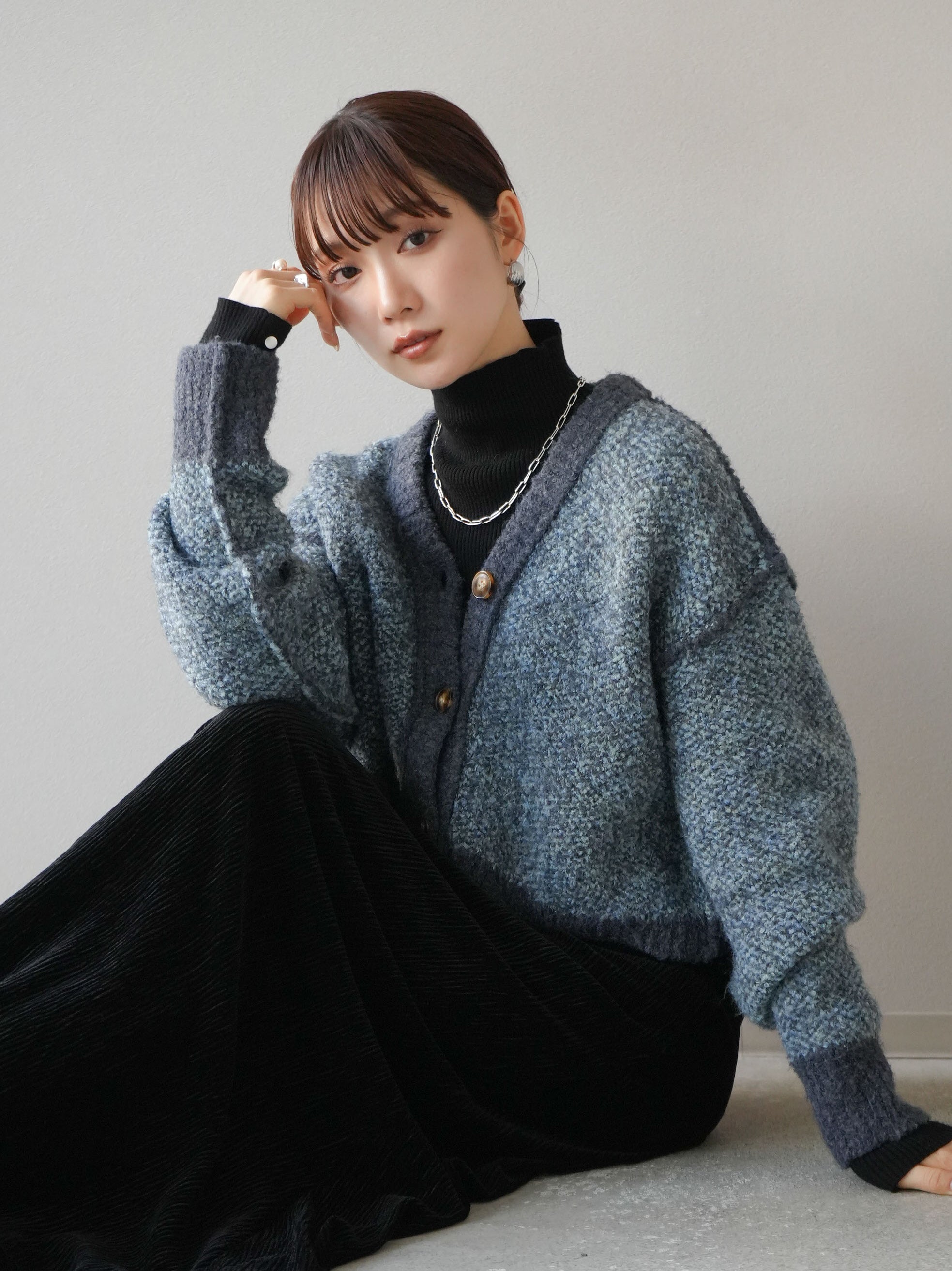 SET]リバーシブルブークレ配色ニットカーディガン+袖ボタンハイネック
