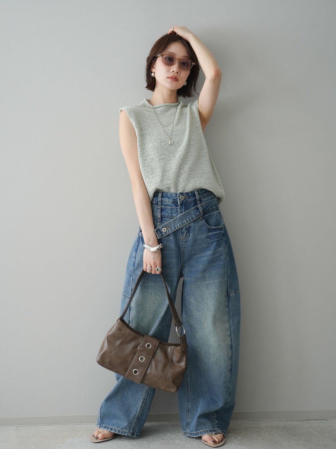 【套裝】無袖亞麻質感透視針織套頭衫 + 不對稱闊腿牛仔褲（兩件套）