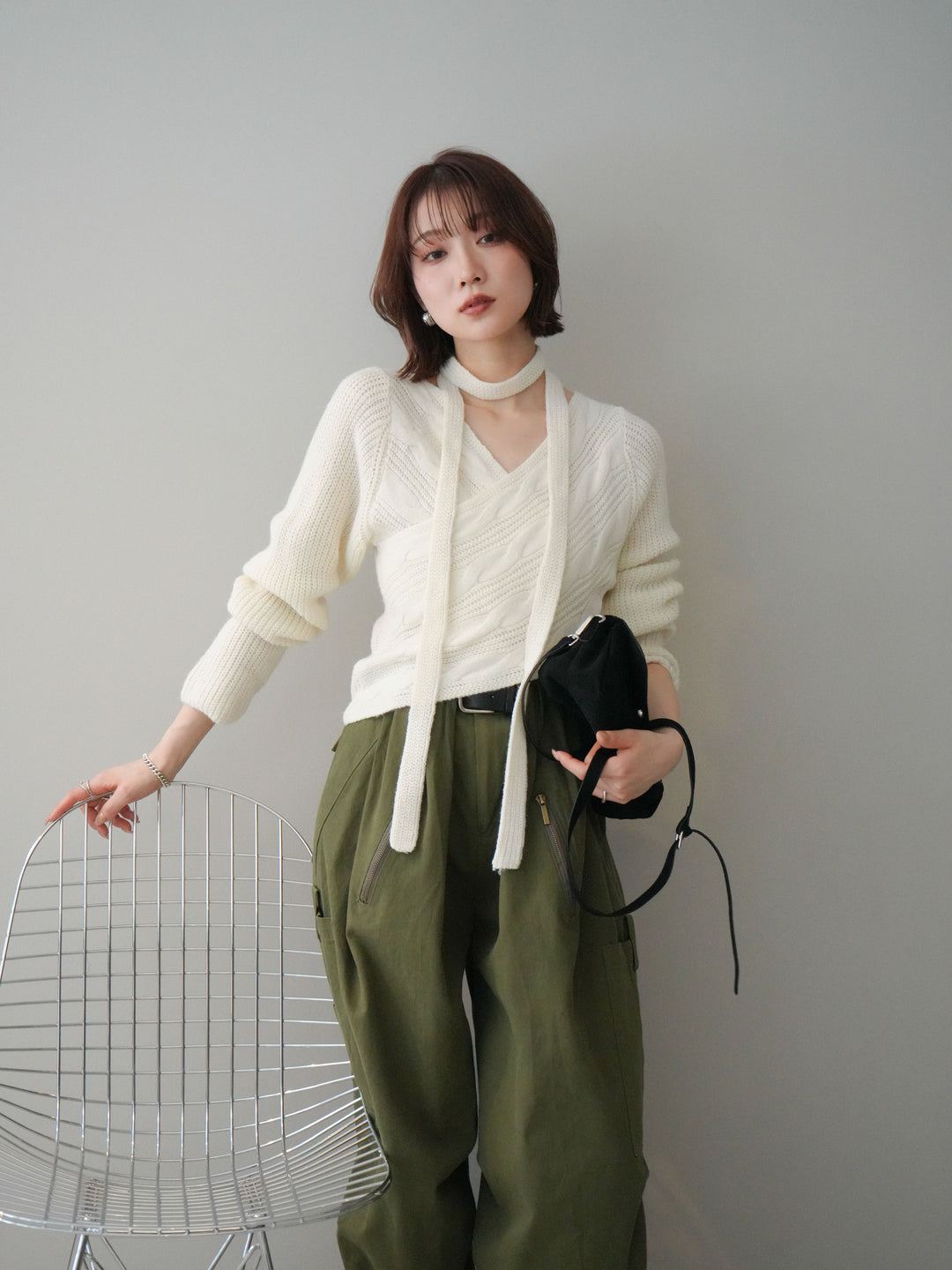 [予約]ケーブル編みクロスニットトップス/white